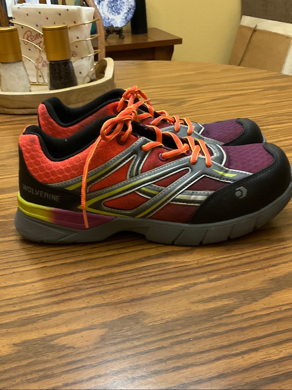 Wolverine Women’s Size 10 Steel Toe Slip/Oil Resistant Lace UPS